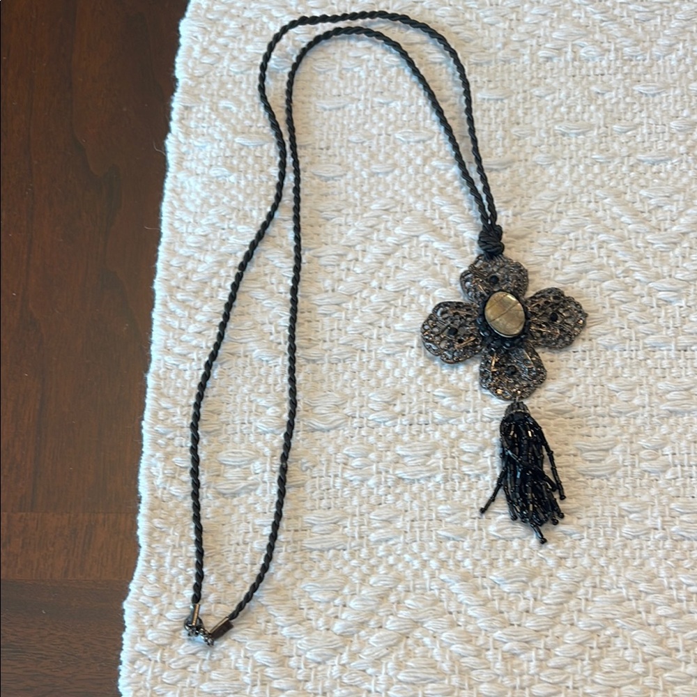 Elegant Black and Gold Pendant Necklace
